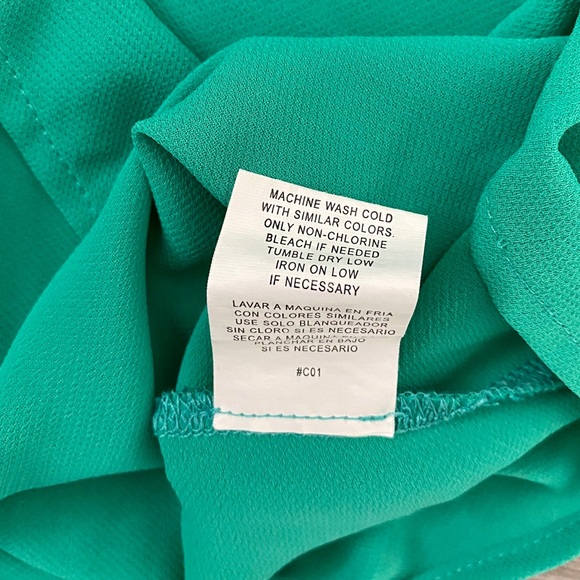 *SOLD* Woman’s Shirt - Picture 4 of 8